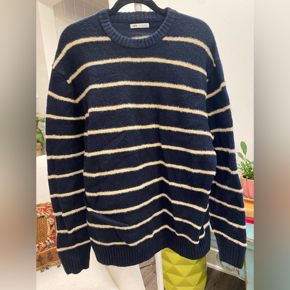 Excellent condition! Zara men’s sweater , size XL